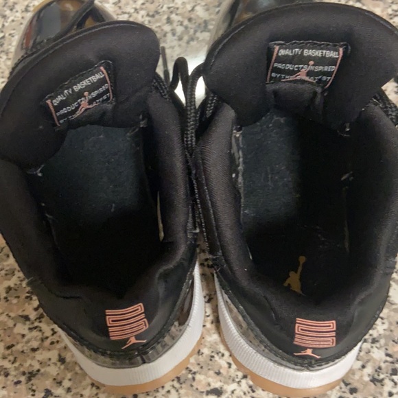 Kids.  Jordan Retro - Picture 3 of 4